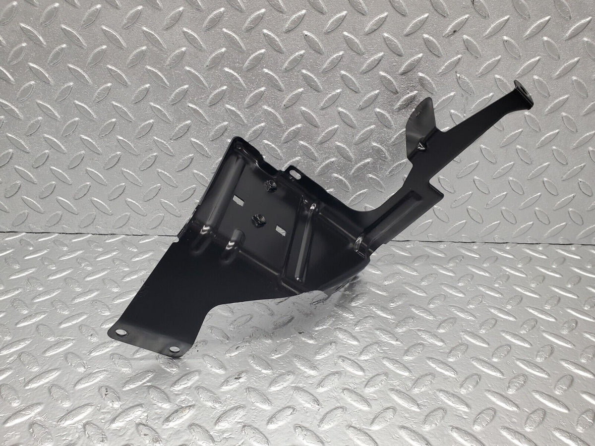48083 Mercedes-Benz R230 350SL Coupe Rear Right Trunk Bulkhead Firewall Bracket