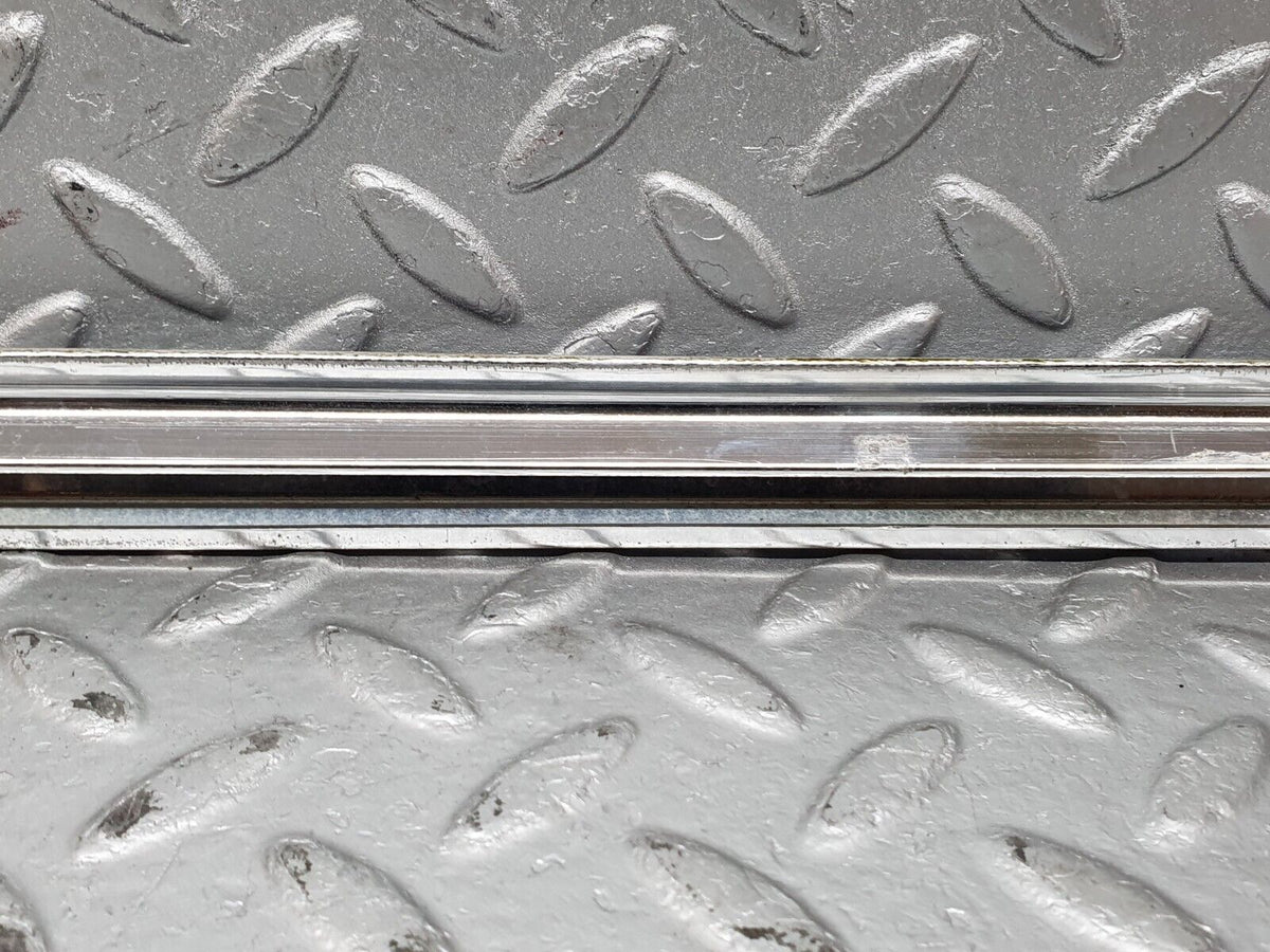 41189 Mercedes-Benz W126 300SE Front Right Door Chrome Moulding Trim