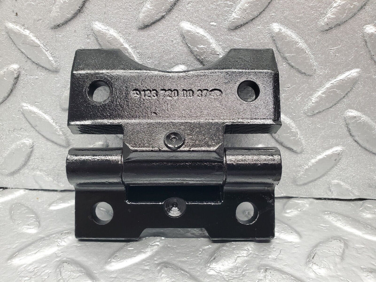 46570 Mercedes-Benz C123 280CE Coupe Door Hinge Pair Right Side A1237200037