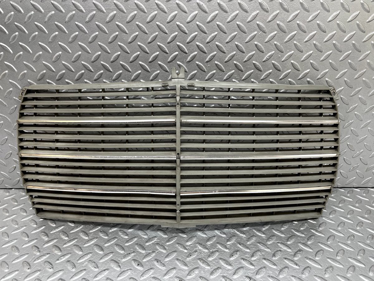 44249 Mercedes-Benz W123 280E Bonnet Grill A1238880923