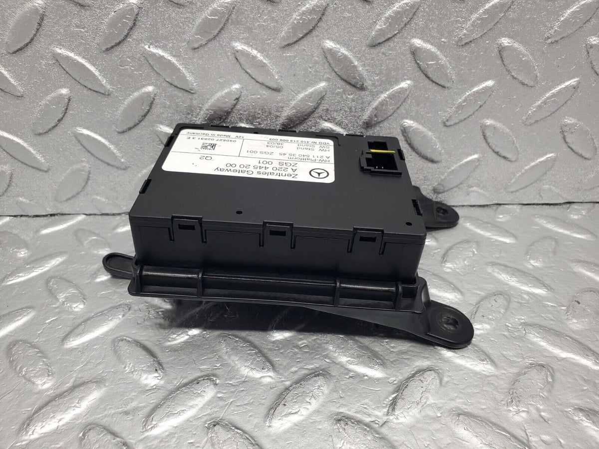 47856 Mercedes-Benz R230 350SL Coupe Gateway Control Module A2204452000