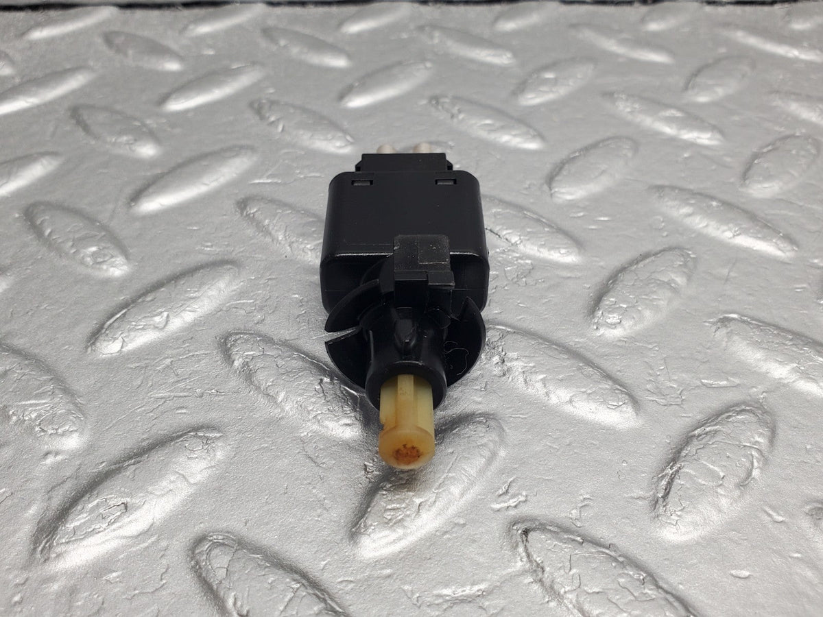 49118 Mercedes-Benz A124 320E Cabriolet Brake Light Switch A0005457709