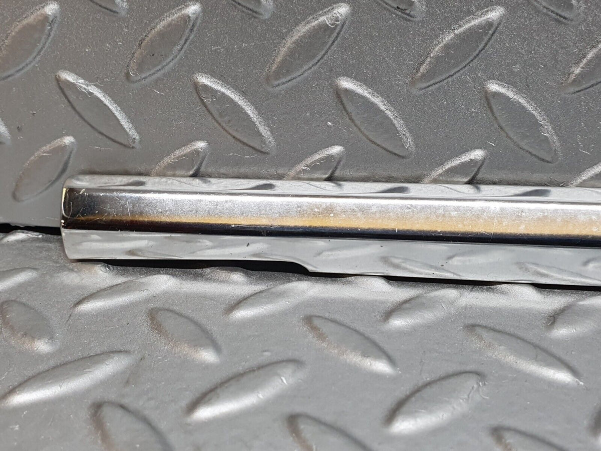 41190 Mercedes-Benz W126 300SE Front Left Door Chrome Moulding Trim