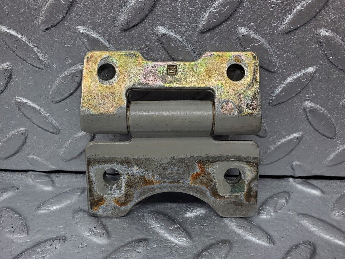 45551 Mercedes-Benz W126 420SE Door Hinge Pair Right Side A1237200037