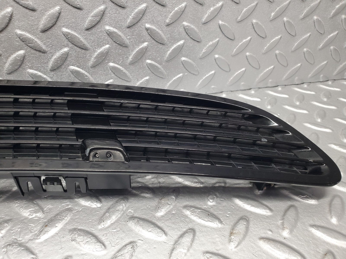 49559 Mercedes-Benz W220 Bonnet Upper Grill & Windscreen Washer Nozzle