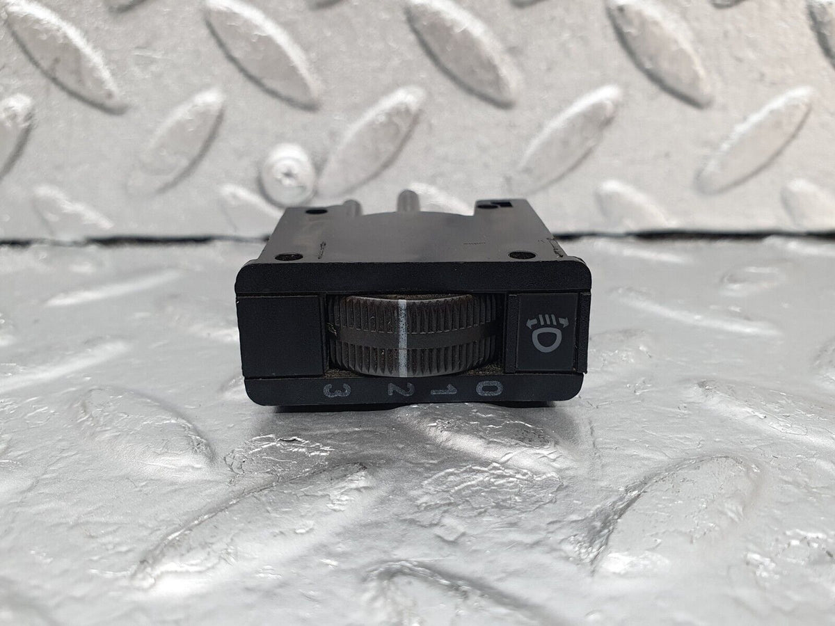44114 Mercedes-Benz C123 230CE Coupe Headlight Level Switch A0008000473