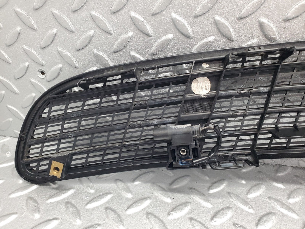 49559 Mercedes-Benz W220 Bonnet Upper Grill & Windscreen Washer Nozzle