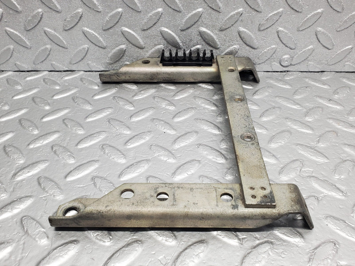 48795 Mercedes-Benz W108 Ignition Cable Bracket