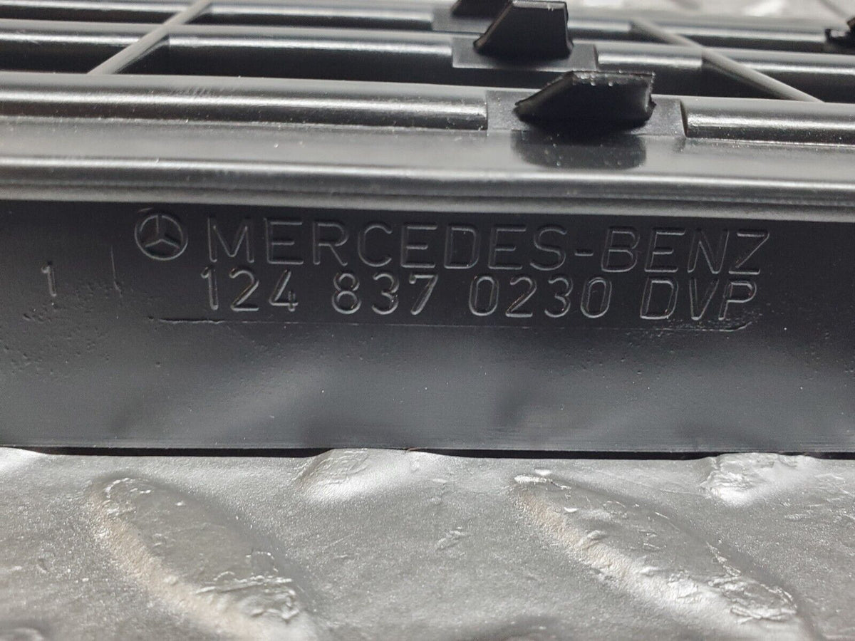 44734 Mercedes-Benz W124 220E Rear Air Intake Vent Right A1248370230 A1248370242