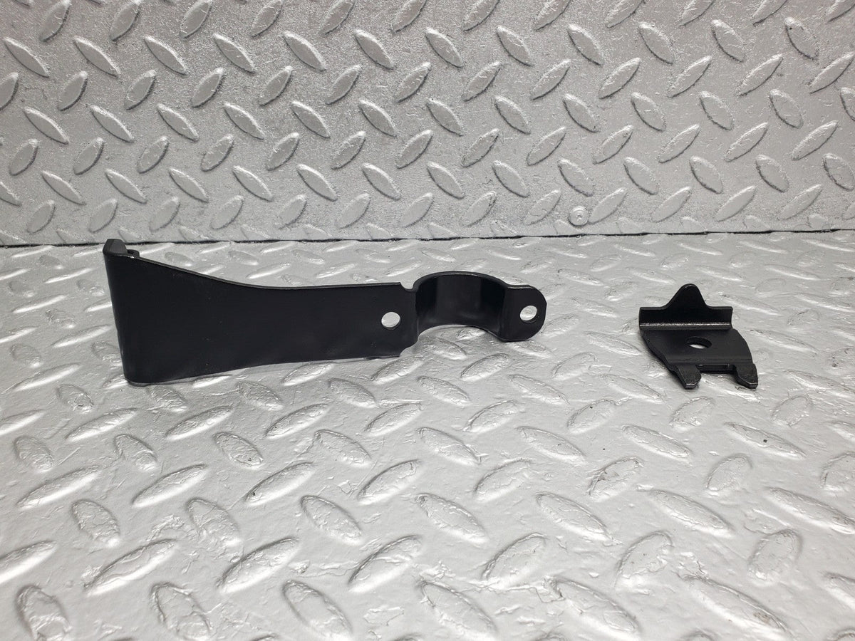 49362 Mercedes-Benz A124 320E Cabriolet Anti Roll Bar Holder Bracket Front Left