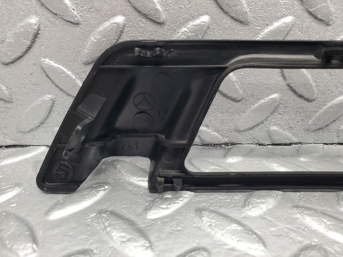 49188 Mercedes-Benz A124 320E Cabriolet Door Opener Frame Right