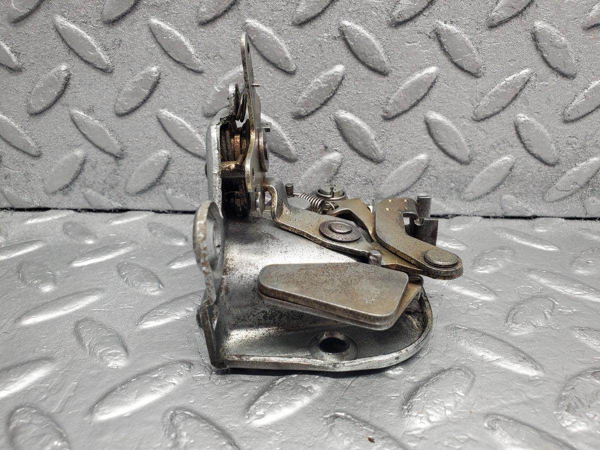 50554 Mercedes-Benz W108 280SE 3.5 Front Right Door Lock Mechanism