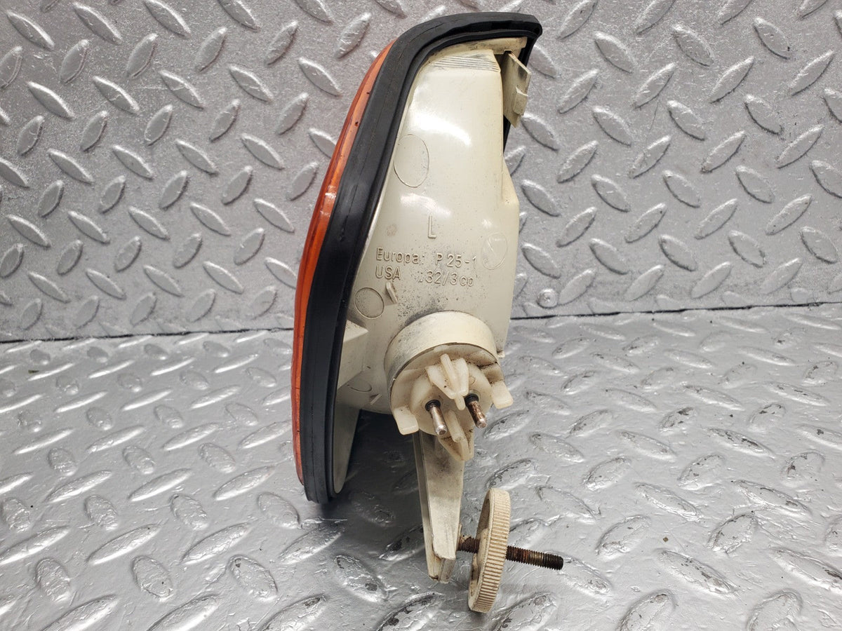51232 Mercedes-Benz W126 Indicator Light Front Left Bosch 1305233061