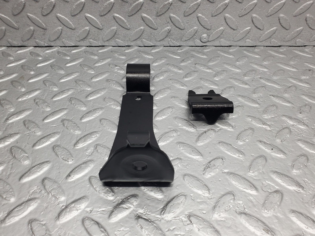 49362 Mercedes-Benz A124 320E Cabriolet Anti Roll Bar Holder Bracket Front Left