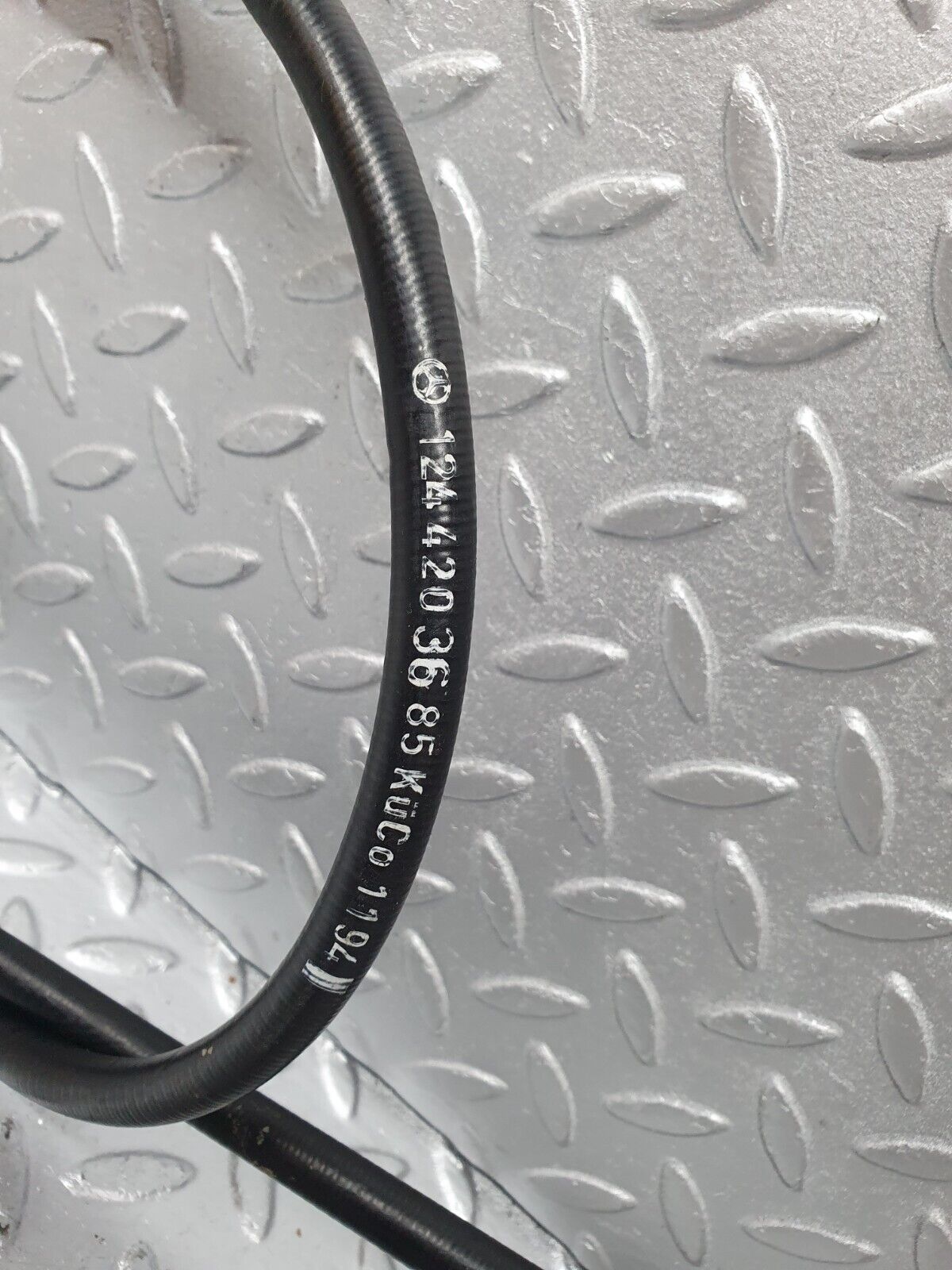 41472 Mercedes-Benz W124 200E Handbrake Cable A1244203685