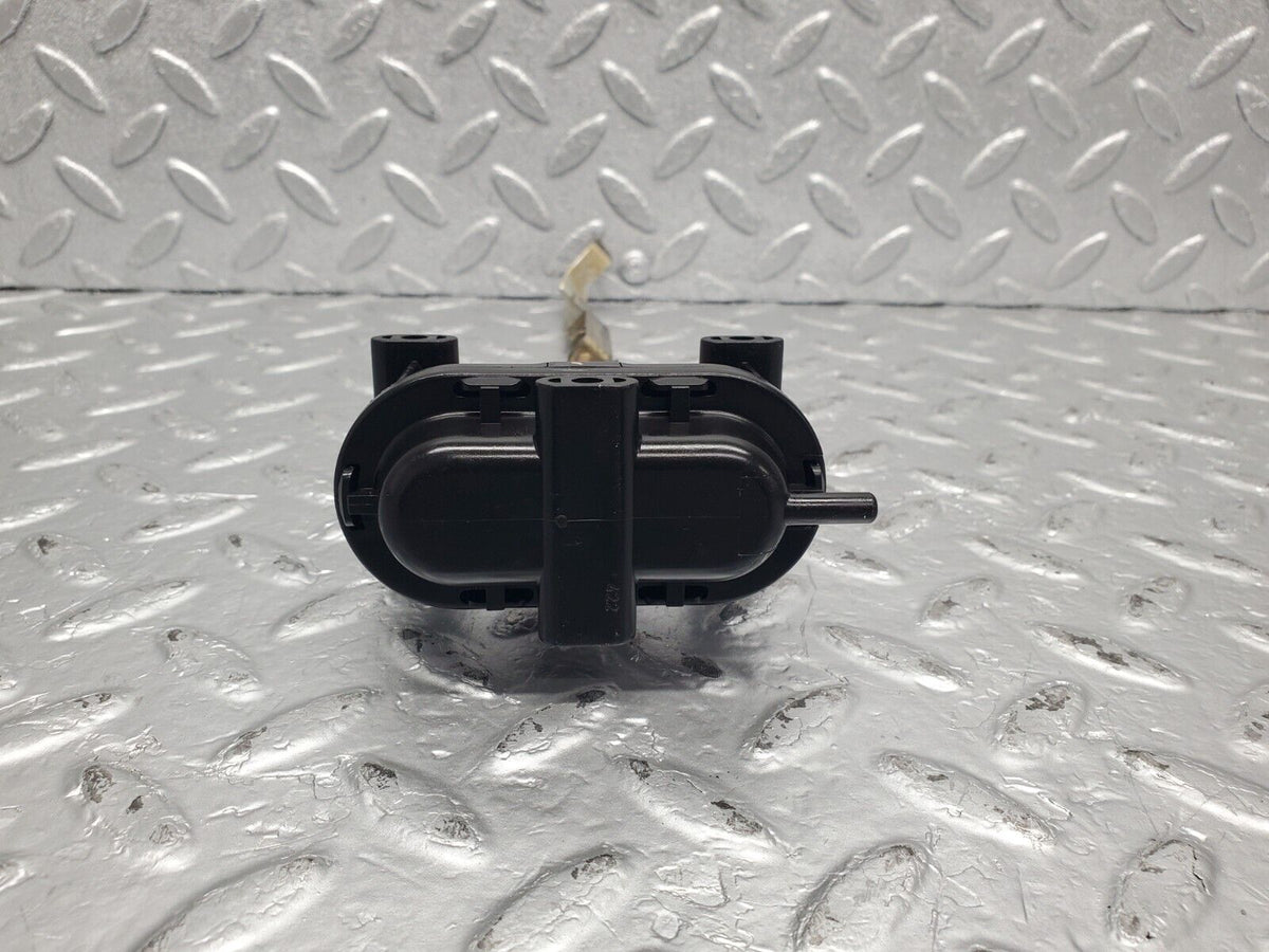 47452 Mercedes-Benz C126 500SEC Coupe Trunk Lock Vacuum Actuator Hella 003765-00