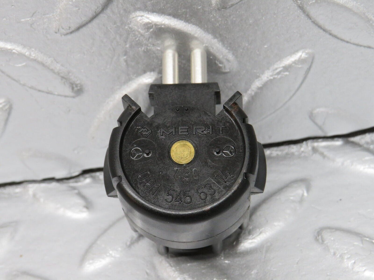 40683 Mercedes-Benz W123 300D Kick Down Switch A0015456314