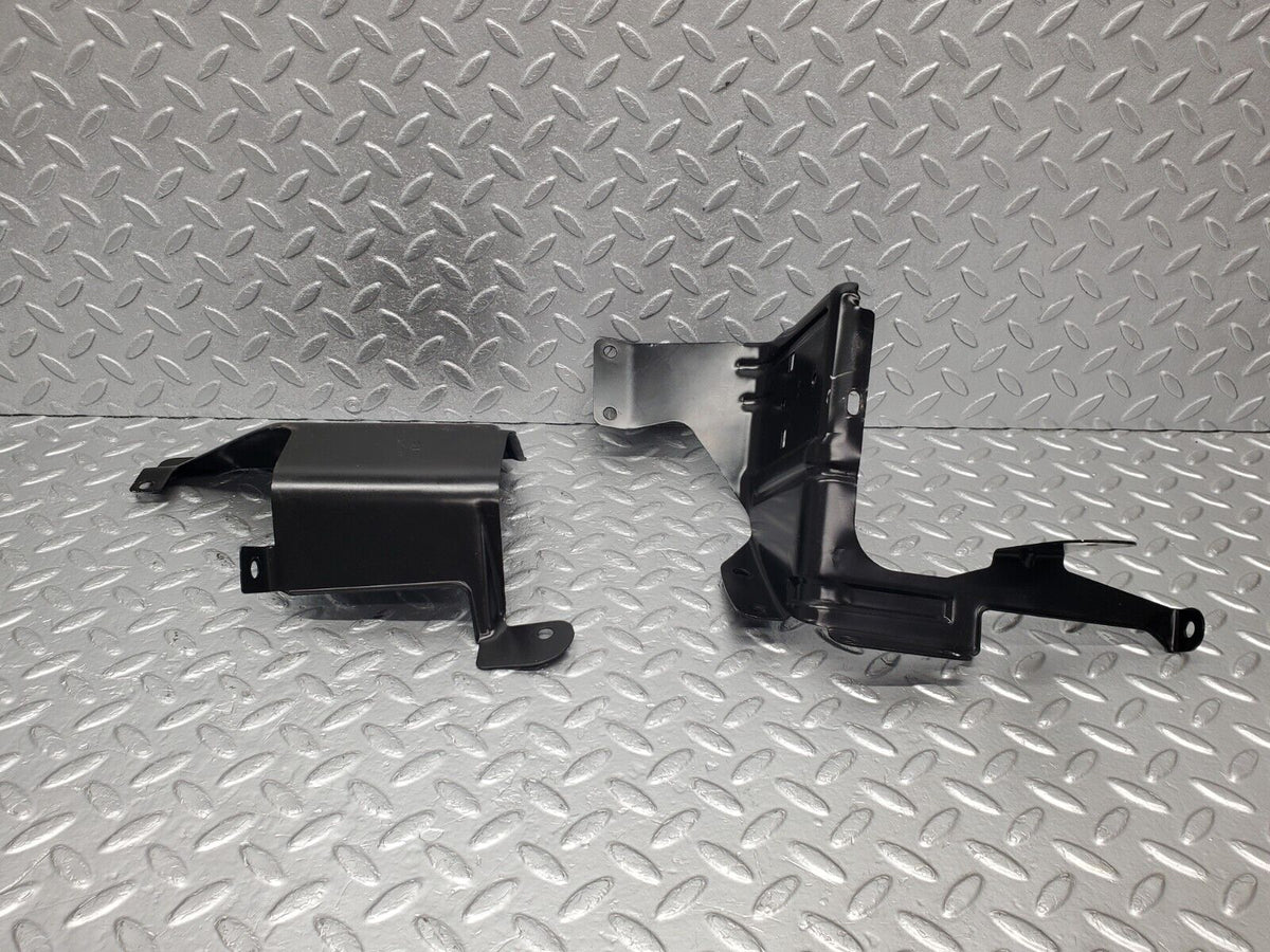 48082 Mercedes-Benz R230 350SL Coupe Rear Left Trunk Bulkhead Firewall Mount Bracket