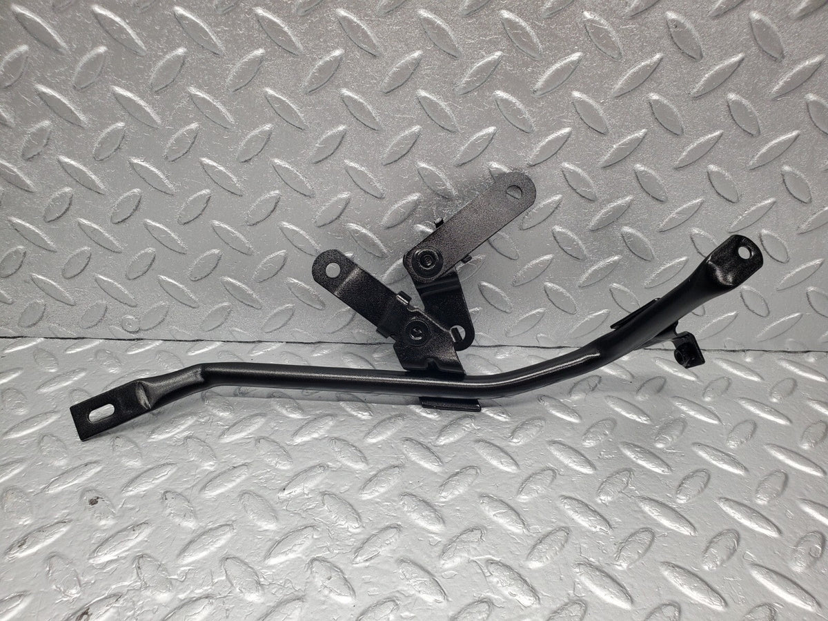 48979 Mercedes-Benz A124 320E Cabriolet Horn Bracket