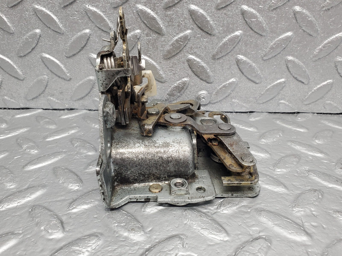 48626 Mercedes-Benz W123 Front Right Door Lock Mechanism