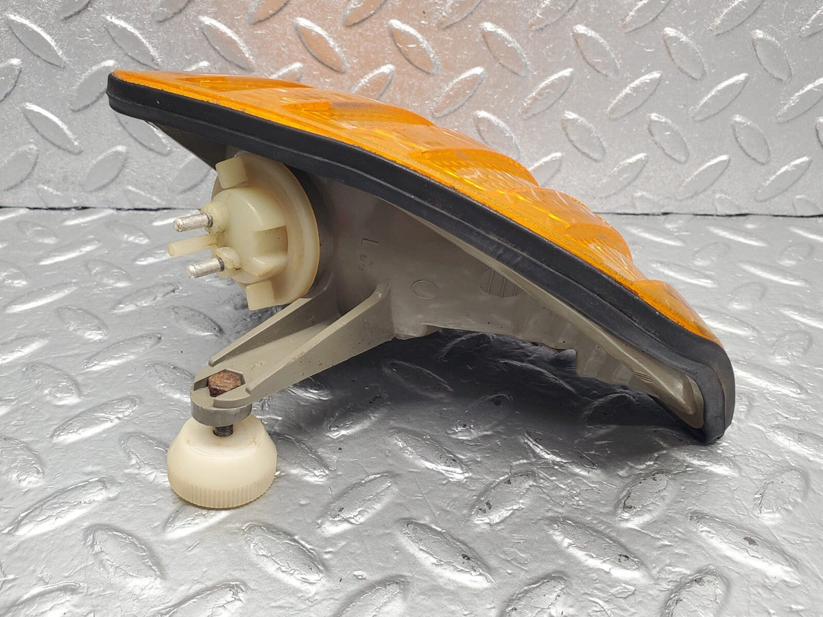 48680 Mercedes-Benz W123 Front Left Indicator Light Hella