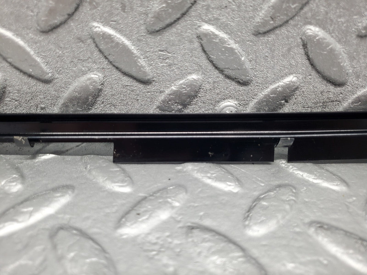 49069 Mercedes-Benz A124 320E Cabriolet Rear Right Card Panel Rail