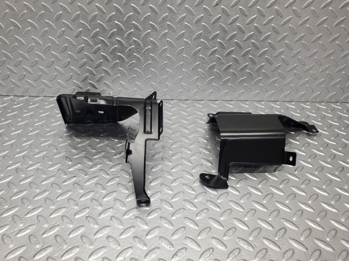 48083 Mercedes-Benz R230 350SL Coupe Rear Right Trunk Bulkhead Firewall Bracket
