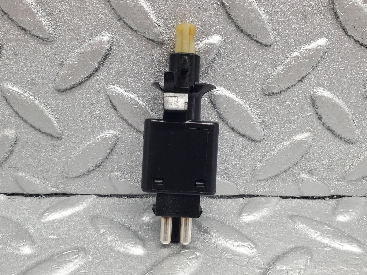 49118 Mercedes-Benz A124 320E Cabriolet Brake Light Switch A0005457709