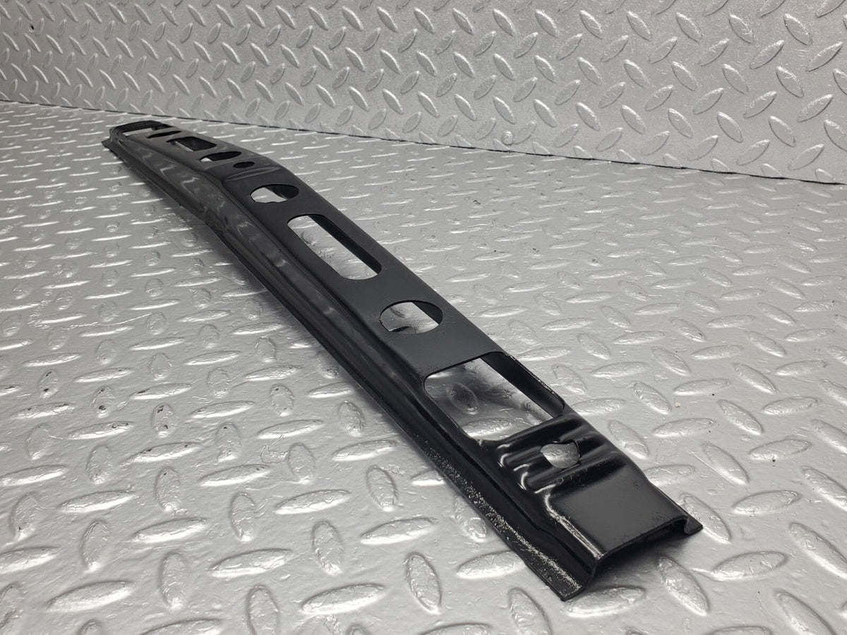 48760 Mercedes-Benz W123 Front Bumper Centre Bracket