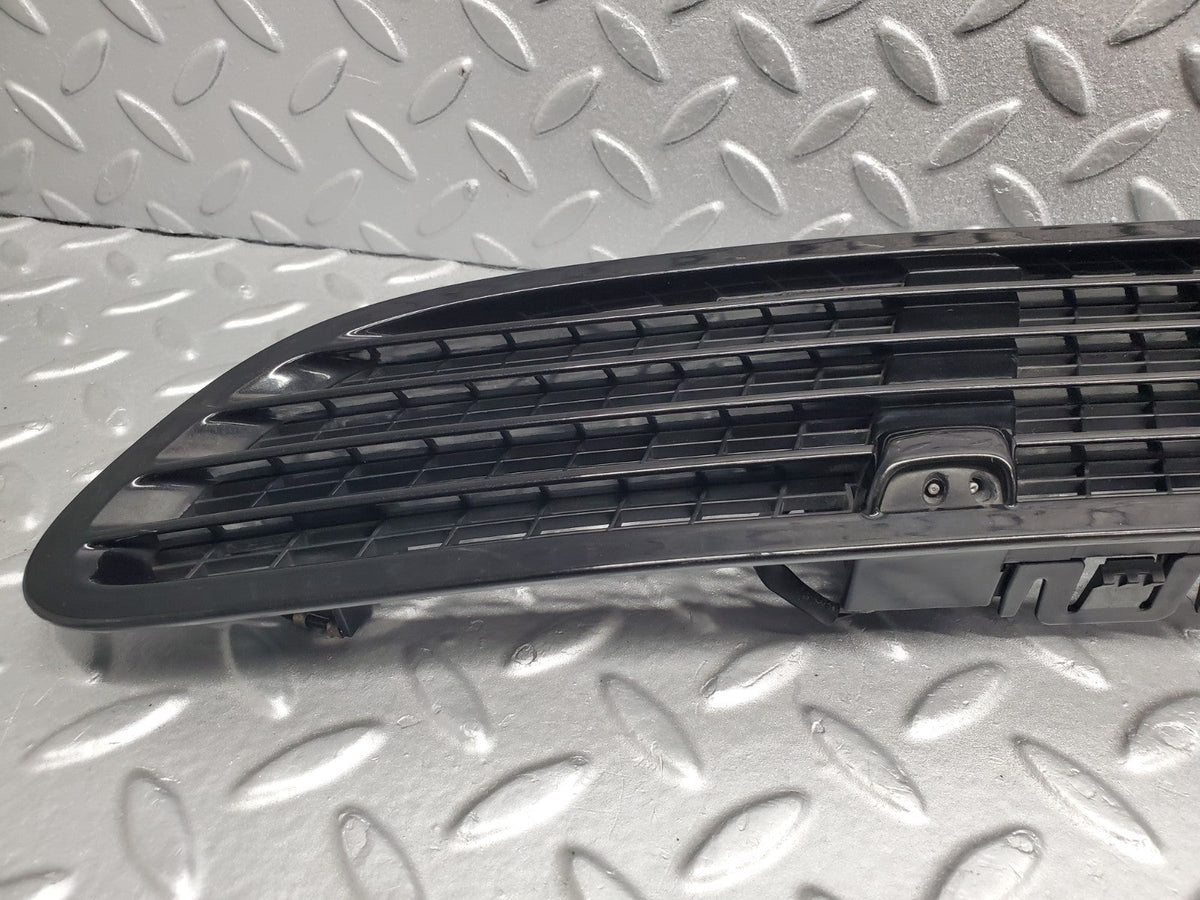 49559 Mercedes-Benz W220 Bonnet Upper Grill & Windscreen Washer Nozzle