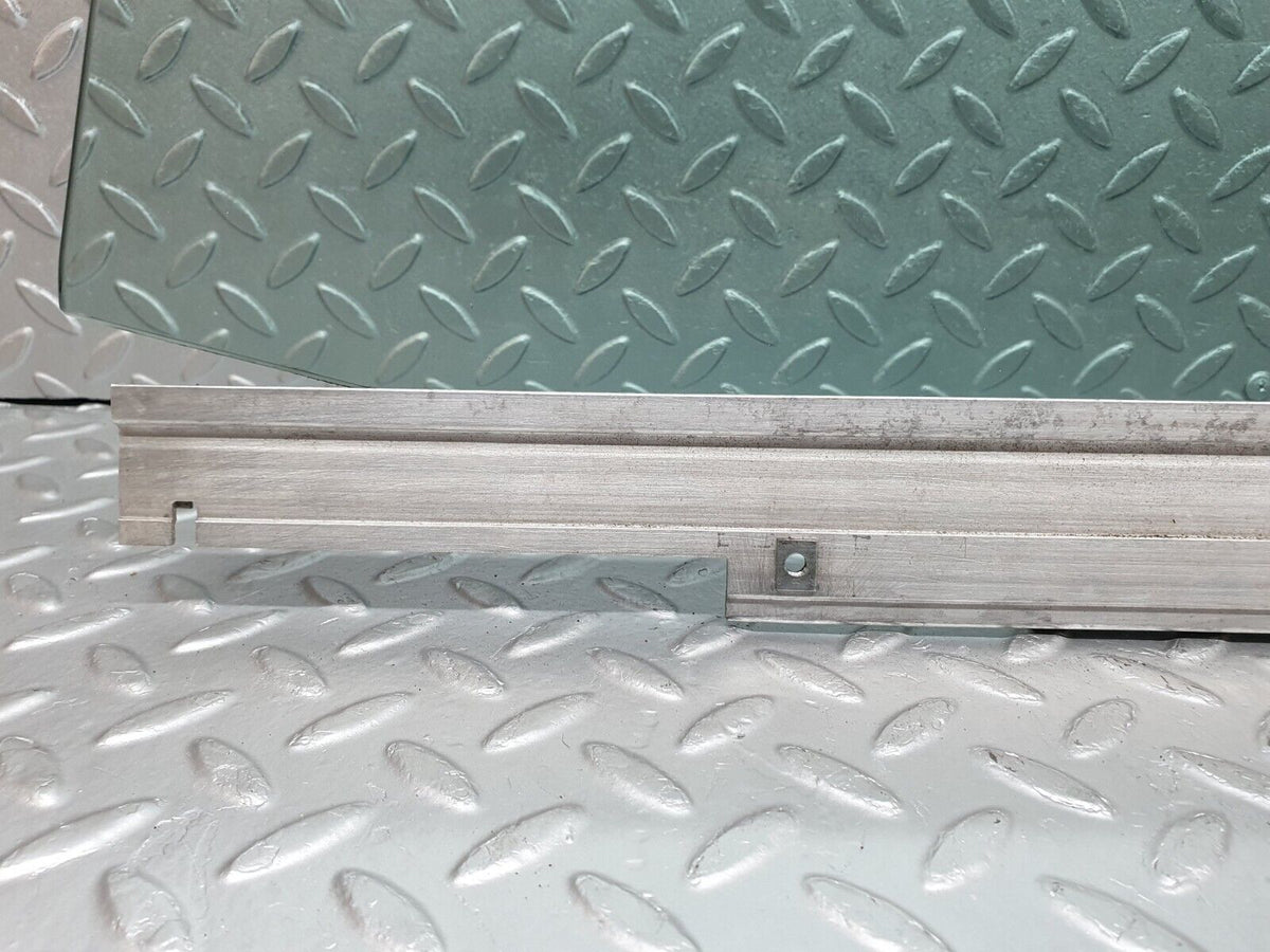 41131 Mercedes-Benz W126 300SE Front Right Door Window Glass