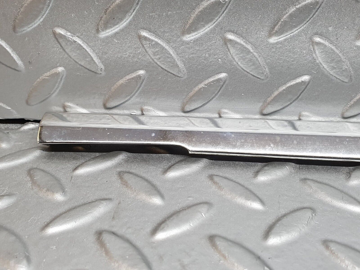 41190 Mercedes-Benz W126 300SE Front Left Door Chrome Moulding Trim