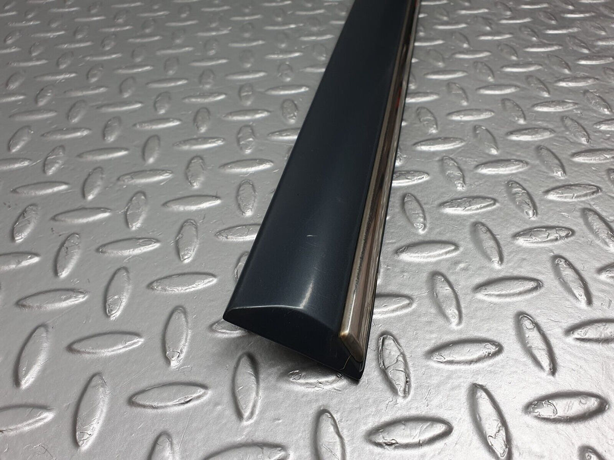 41804 Mercedes-Benz W202 C200 Front Right Door Centre Moulding Trim A2026909462