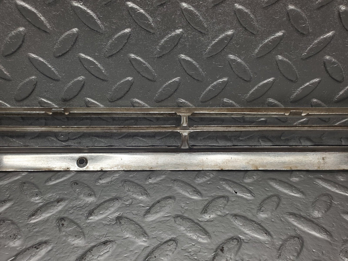 48452 Mercedes-Benz W108 Air Intake Chrome Grill