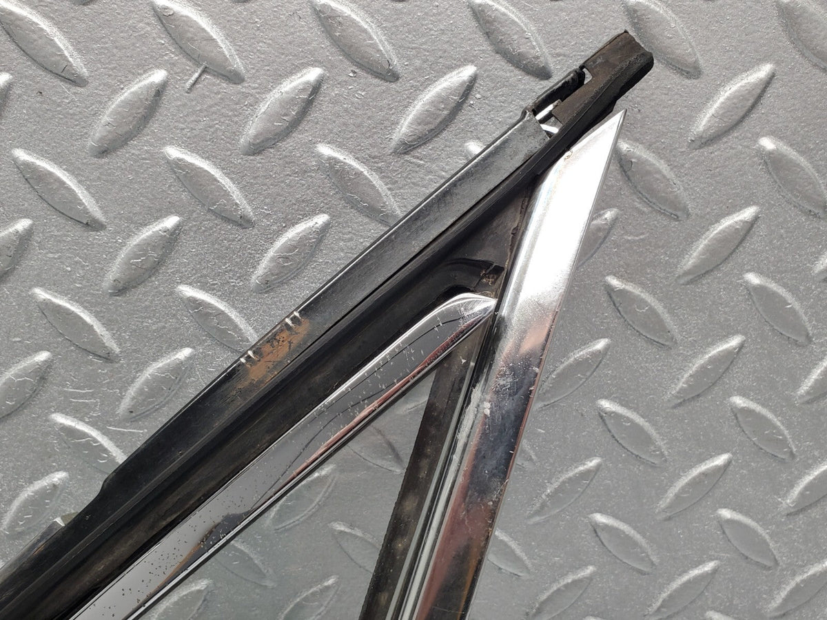 48551 Mercedes-Benz W108 Front Left Quarter Window
