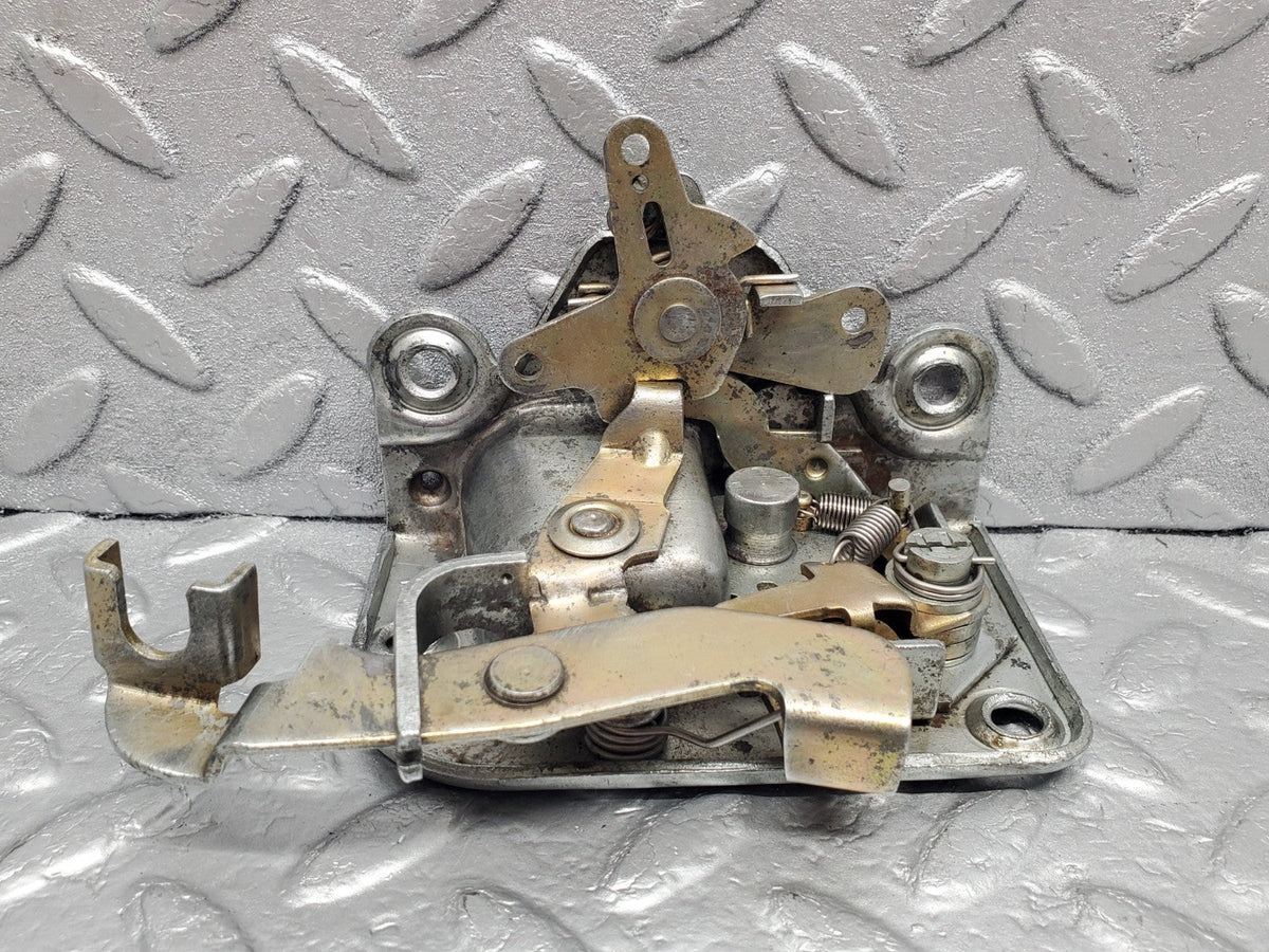 50111 Mercedes-Benz R107 SL Right Door Lock Mechanism