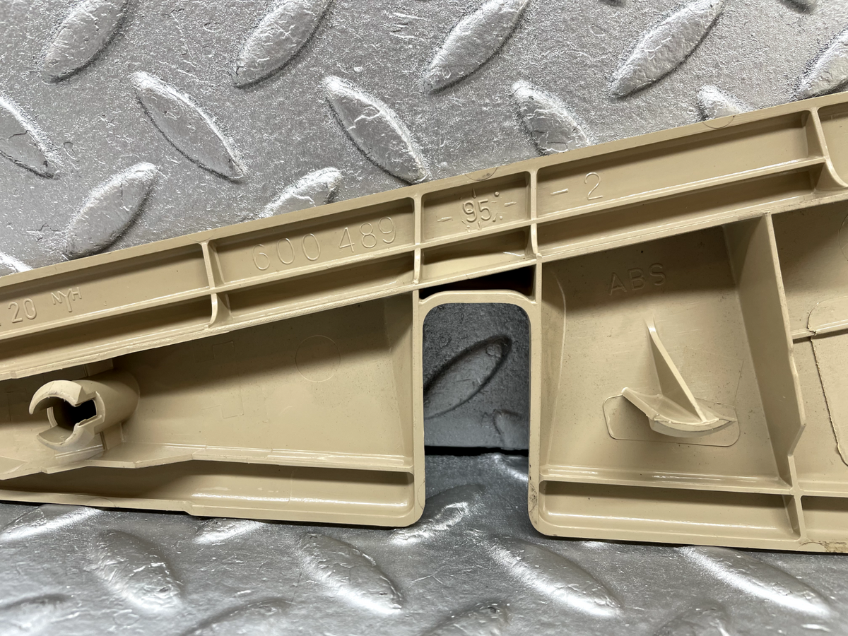 44247 Mercedes-Benz W124 Front Right Seat Cover Trim Champignon A1249190220