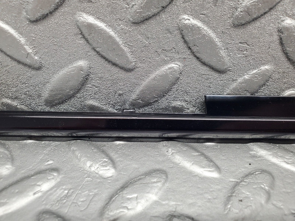 49069 Mercedes-Benz A124 320E Cabriolet Rear Right Card Panel Rail