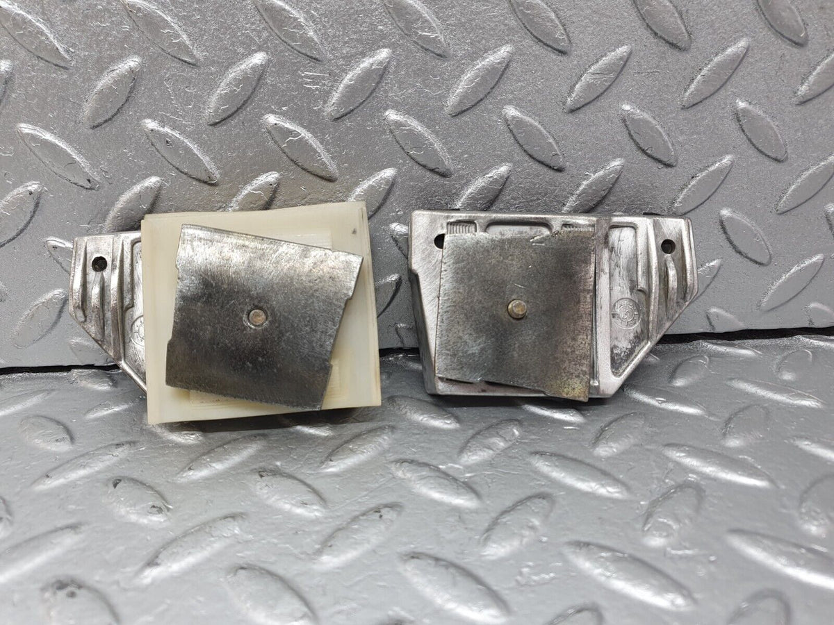 42506 Mercedes-Benz R129 320SL Coupe Door Window Guide Bracket A1247250132 A1247250232