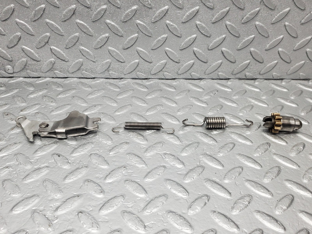 50937 Mercedes-Benz W108 280SE 3.5 Handbrake Shoe Accessory Set