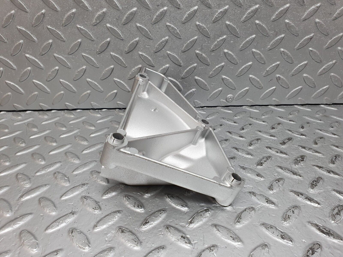 41214 Mercedes-Benz W126 300SE Alternator Generator Bracket A1031550435