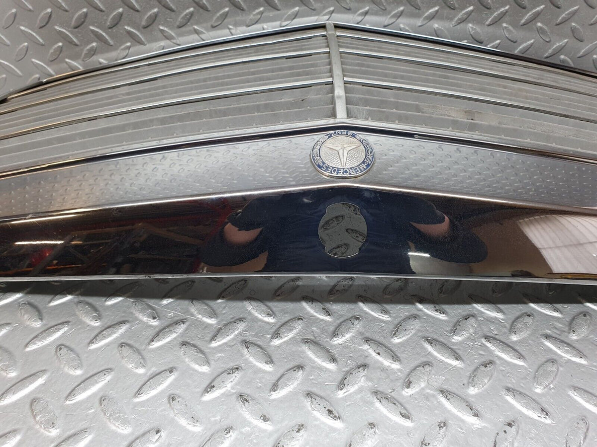 41221 Mercedes-Benz W126 300SE Bonnet Grill Chrome A1268880423