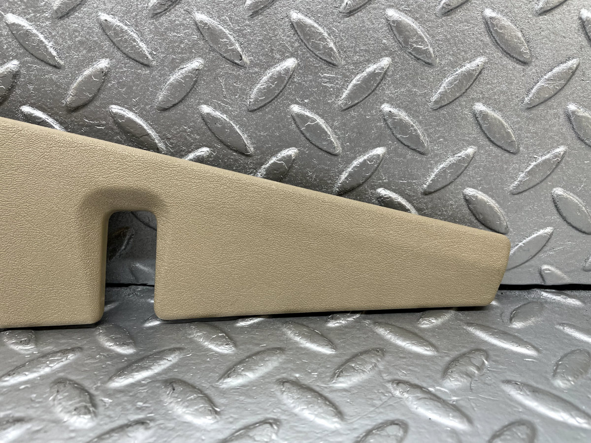 44247 Mercedes-Benz W124 Front Right Seat Cover Trim Champignon A1249190220