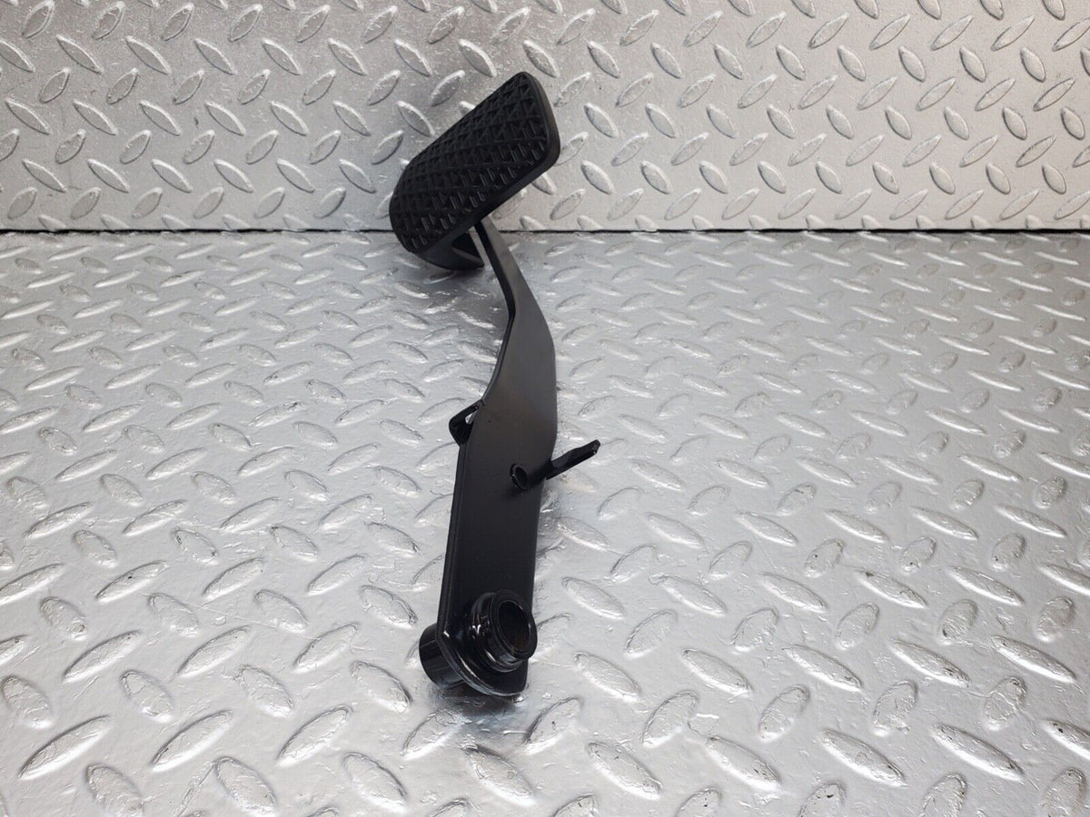 44592 Mercedes-Benz W124 220E Brake Pedal With Rubber A1232910082