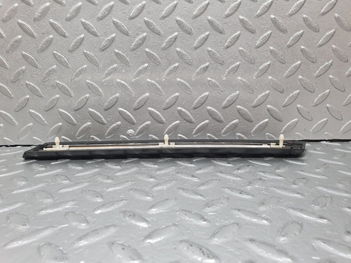41426 Mercedes-Benz W124 200E Front Left Fender Wing Centre Moulding Trim