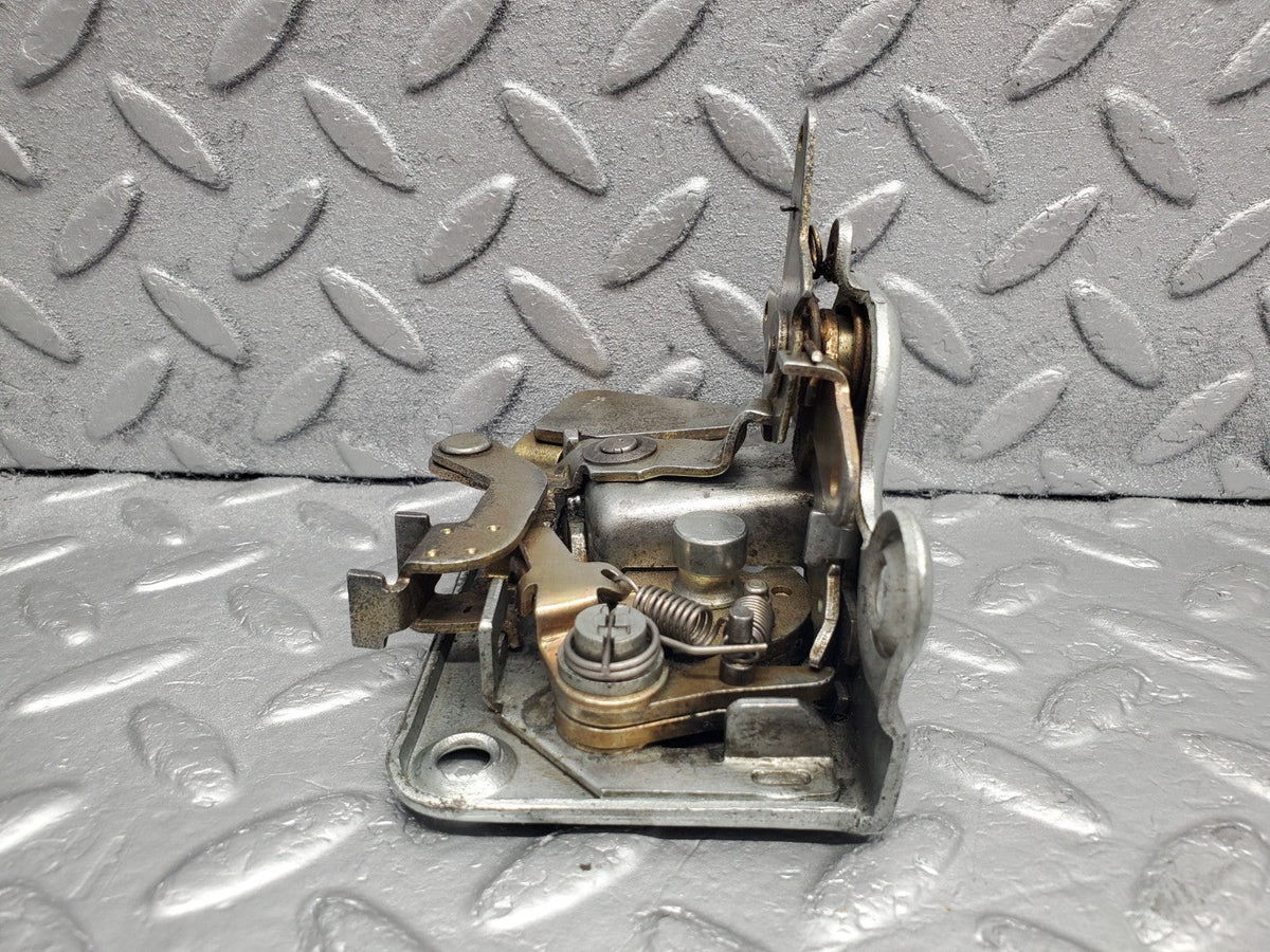 50554 Mercedes-Benz W108 280SE 3.5 Front Right Door Lock Mechanism