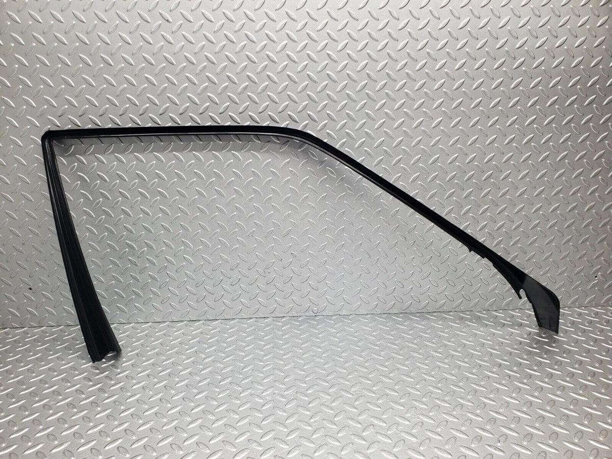 46250 Mercedes-Benz W124 280E Front Right Door Window Frame Trim A1247250271