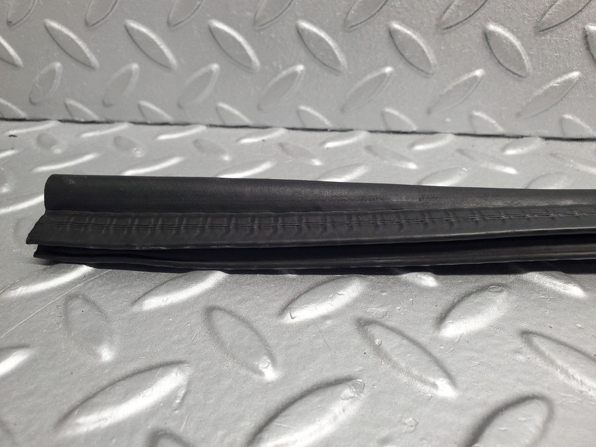 49385 Mercedes-Benz A124 320E Cabriolet Firewall Rubber Seal