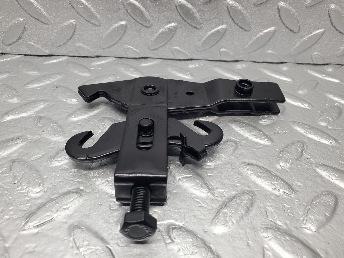 48999 Mercedes-Benz A124 320E Cabriolet Handbrake Adjusting Handbrake Regulator