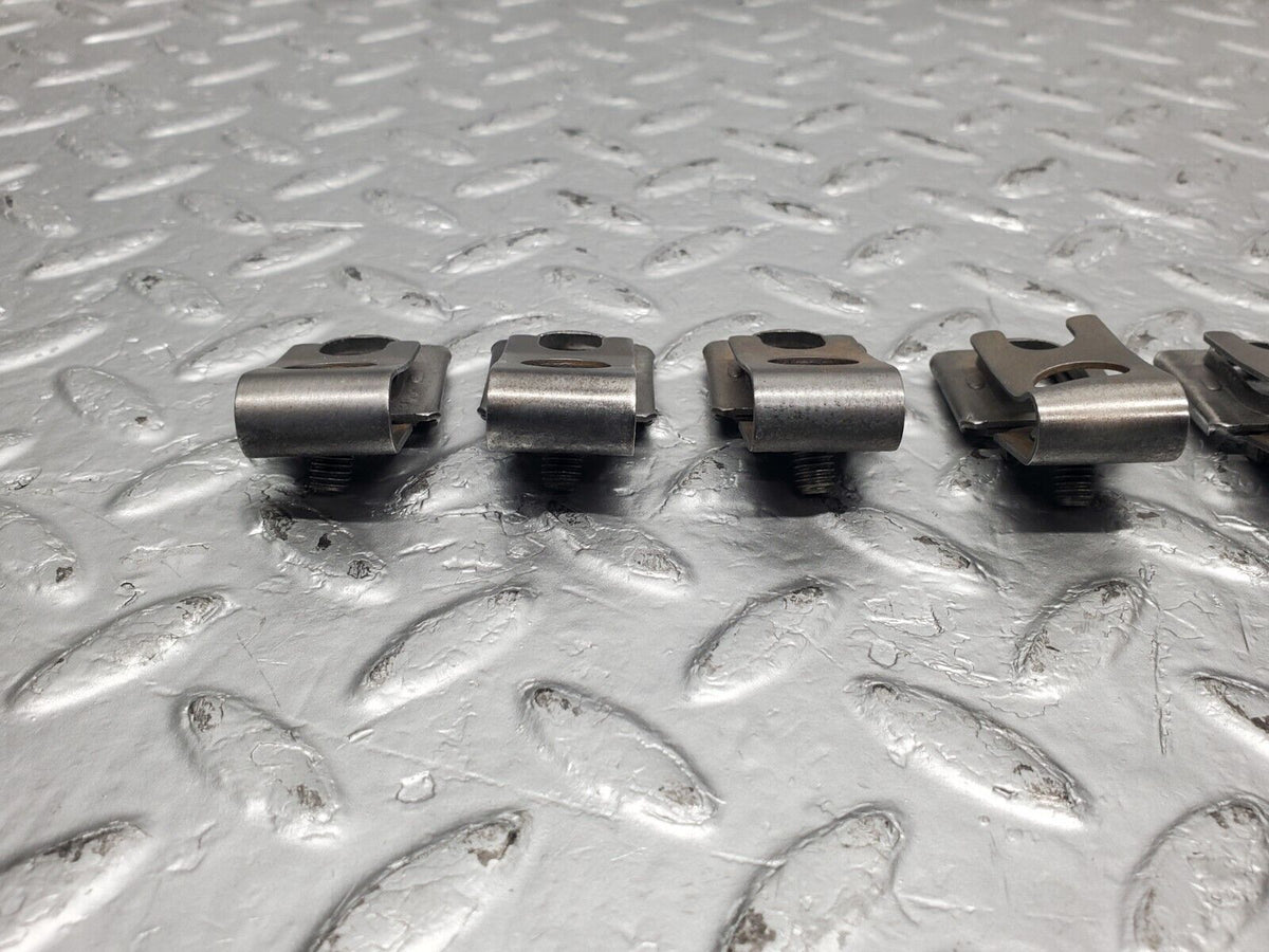 47409 Mercedes-Benz C126 500SEC Coupe Fuel Injector Bracket Holder Set